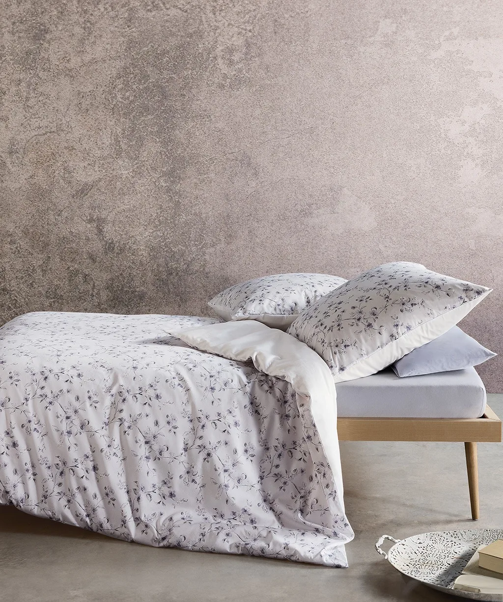 Black Premium Schweizer Satin Silber – Ambiente 1