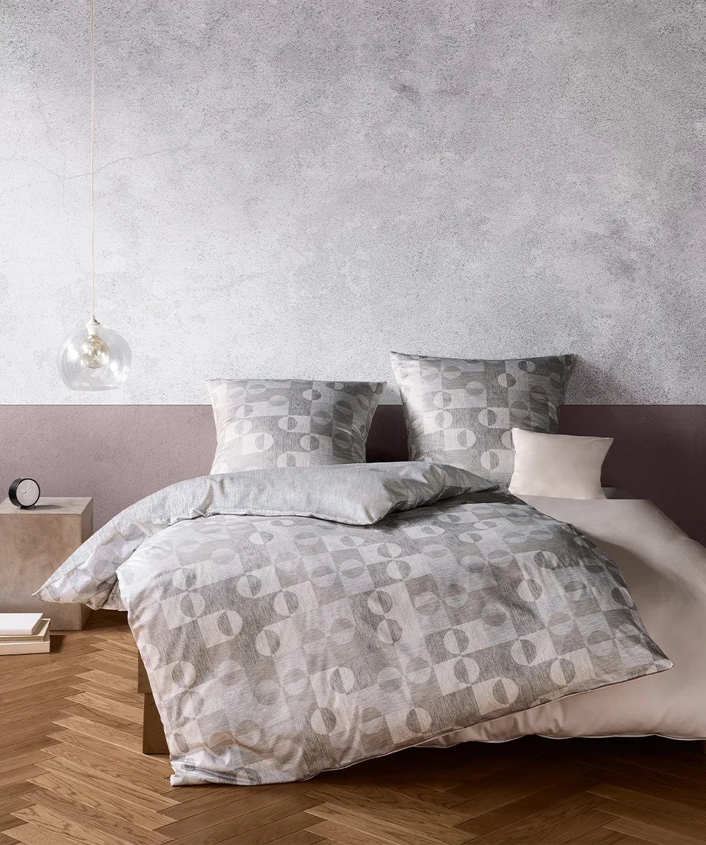 Black Premium Schweizer Satin Silber – Ambiente 1