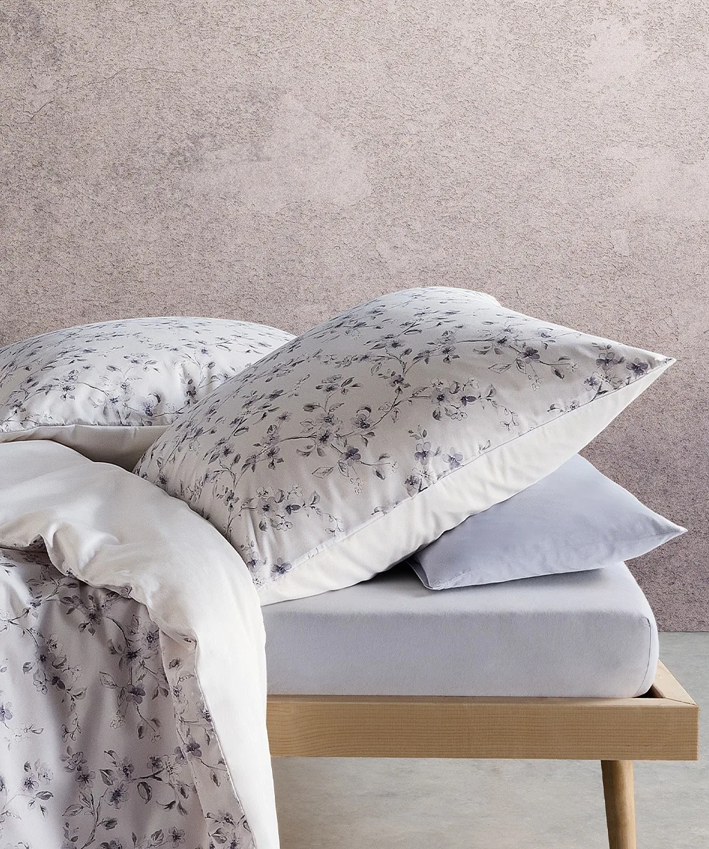 Black Premium Schweizer Satin Silber – Ambiente 2